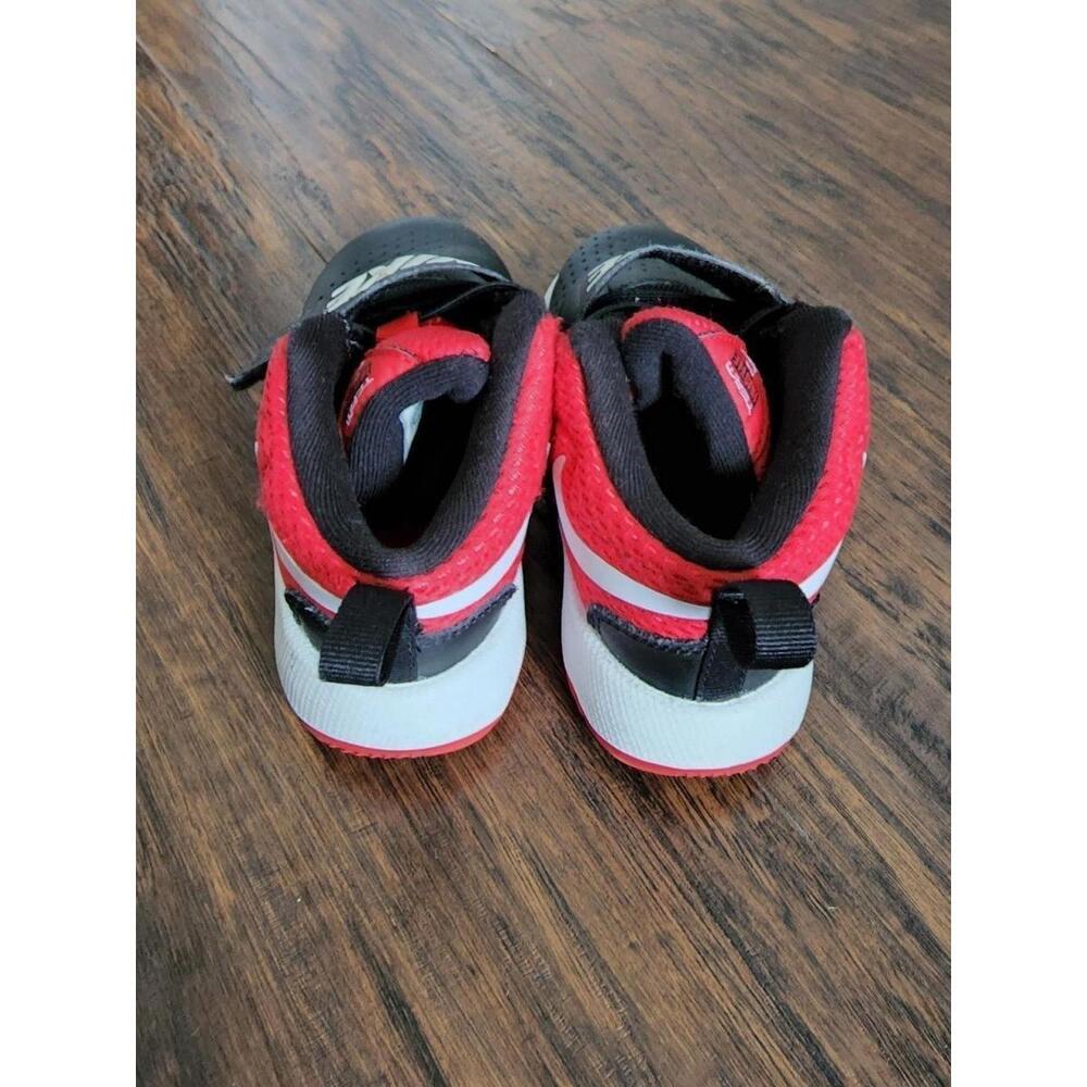 Nike - Picture 3 of 6